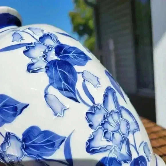 Asian Vase White & Blue Porcelain Floral, Leaf Motif Vase Mid 20th Century - Picture 5 of 17